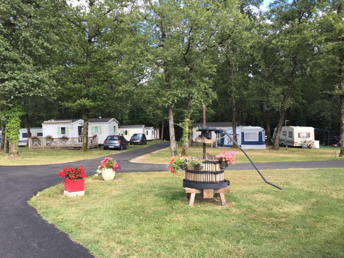 Camping Les Petites Minaudieres Coussay-les-Bois Экстерьер фото