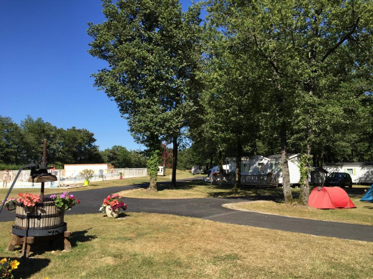 Camping Les Petites Minaudieres Coussay-les-Bois Экстерьер фото