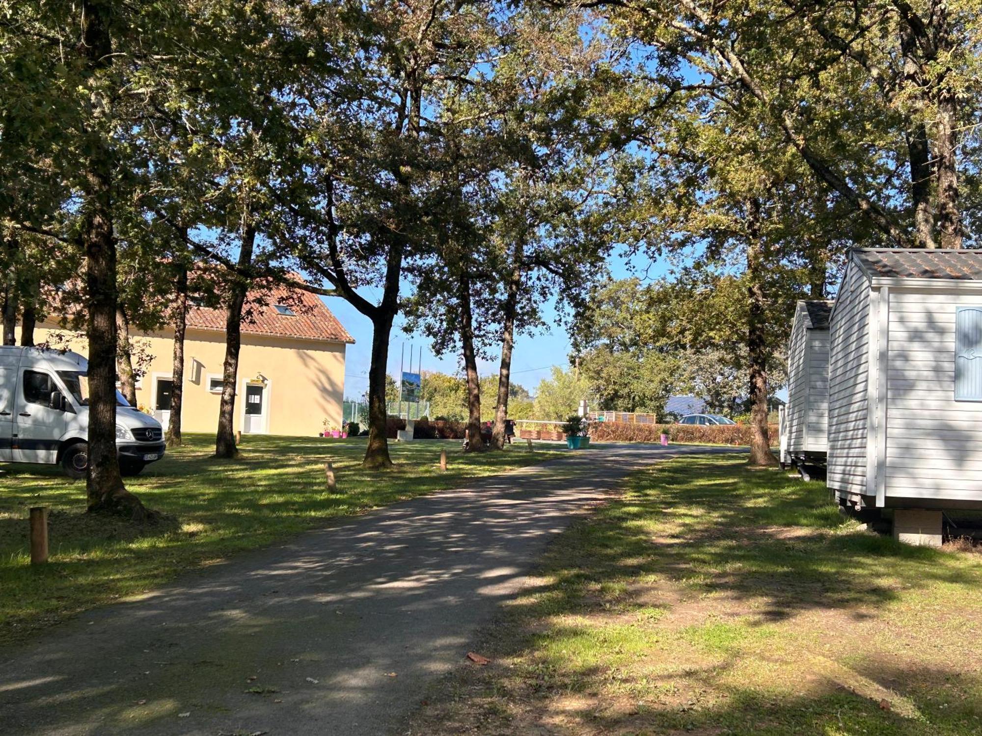 Camping Les Petites Minaudieres Coussay-les-Bois Экстерьер фото
